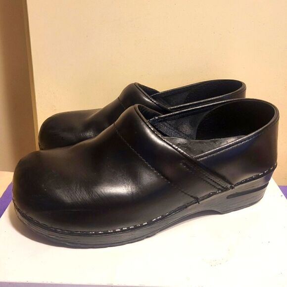 Dansko Professional Smooth Black Leather Closed Back Clogs Sz.11/41 Ret.$145 - Picture 1 of 7